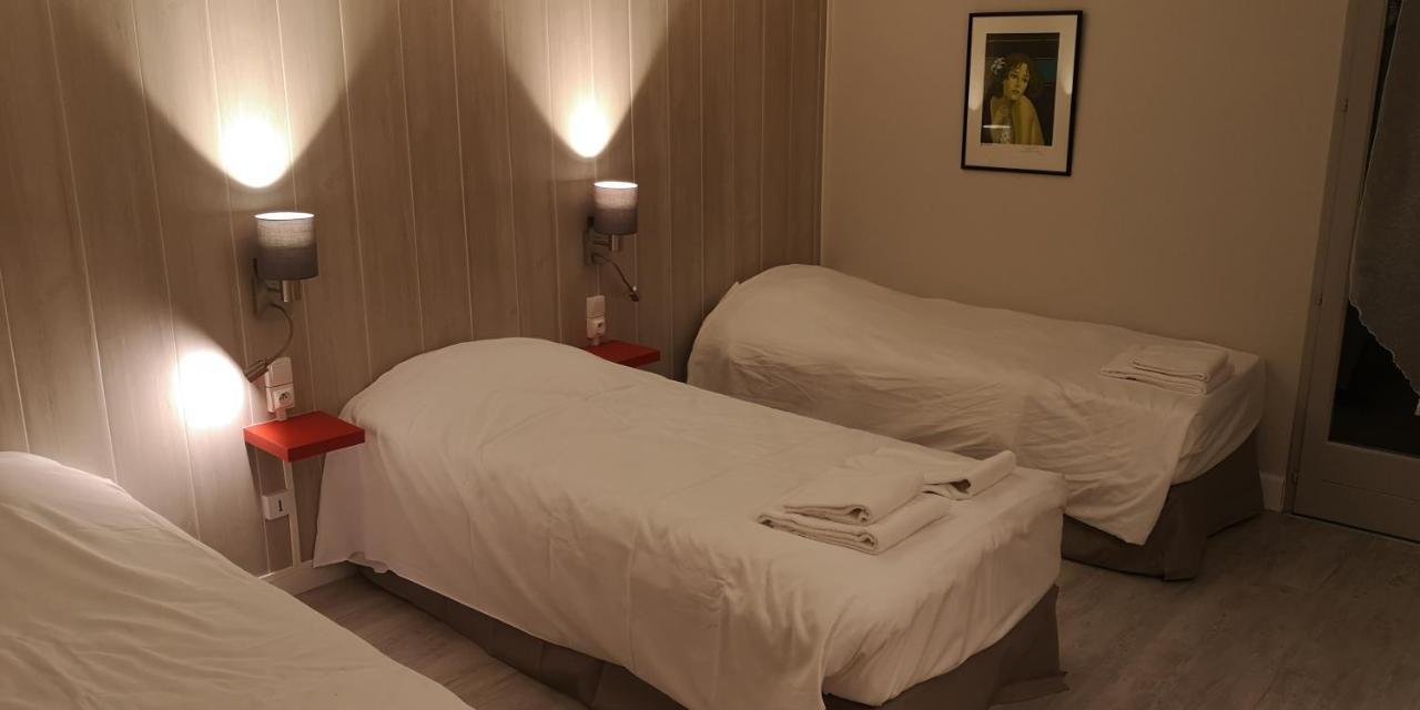 Hotel Du Cheval Blanc Cerizay Rum bild
