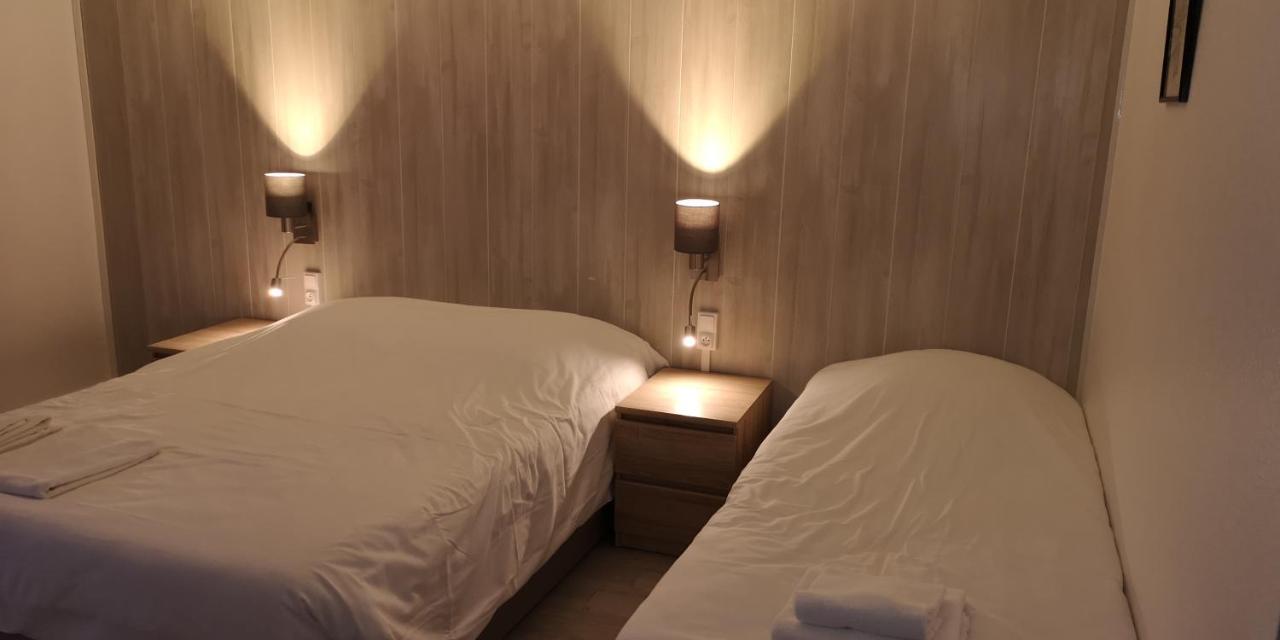 Hotel Du Cheval Blanc Cerizay Rum bild